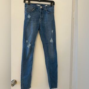 Distressed straight leg jeans in great condition